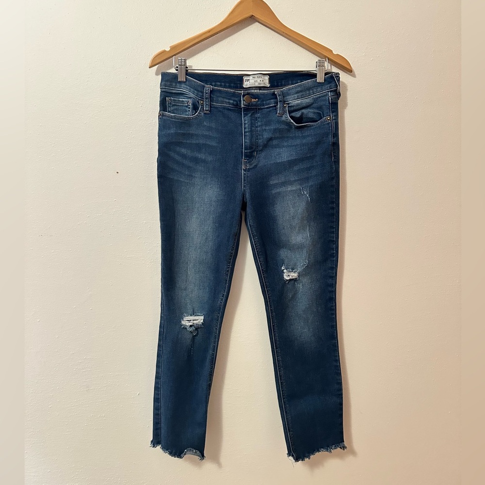 Free People Women’s Dark Wash Distressed Skinny Jeans Stretchy Size 29